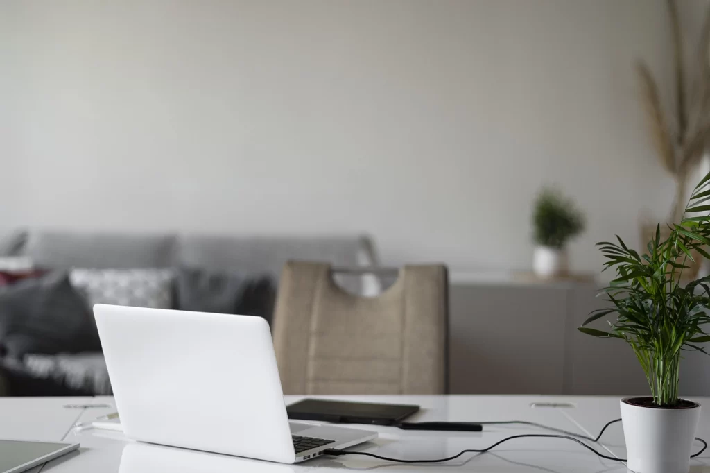 organiza los cables de tu oficina en casa